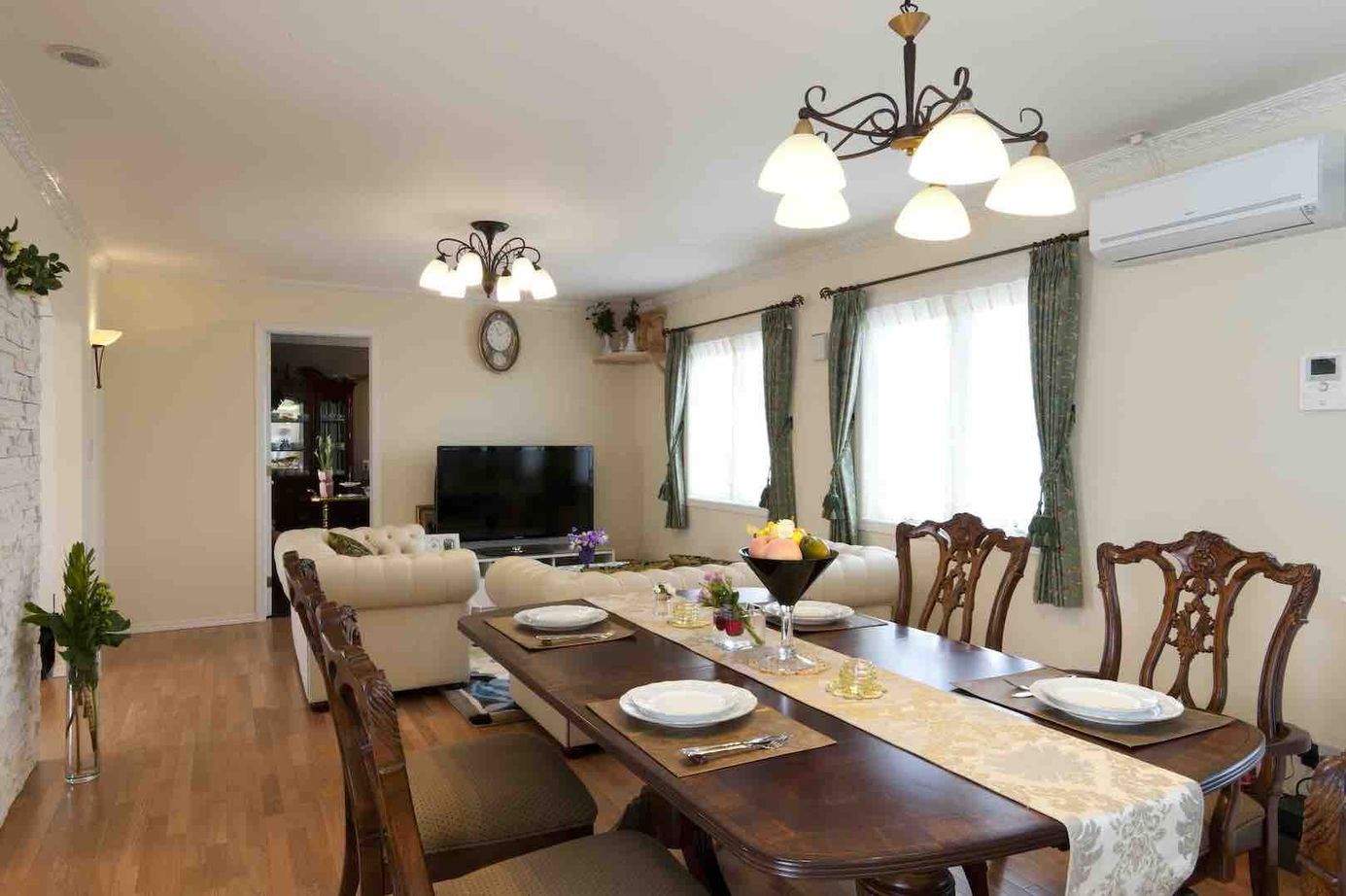 セルコホーム 【3階建て|店舗併用】大型バルコニー、パティオ、シアタールームを設置、優雅な時を過ごせる二世帯住宅の建築実例画像4