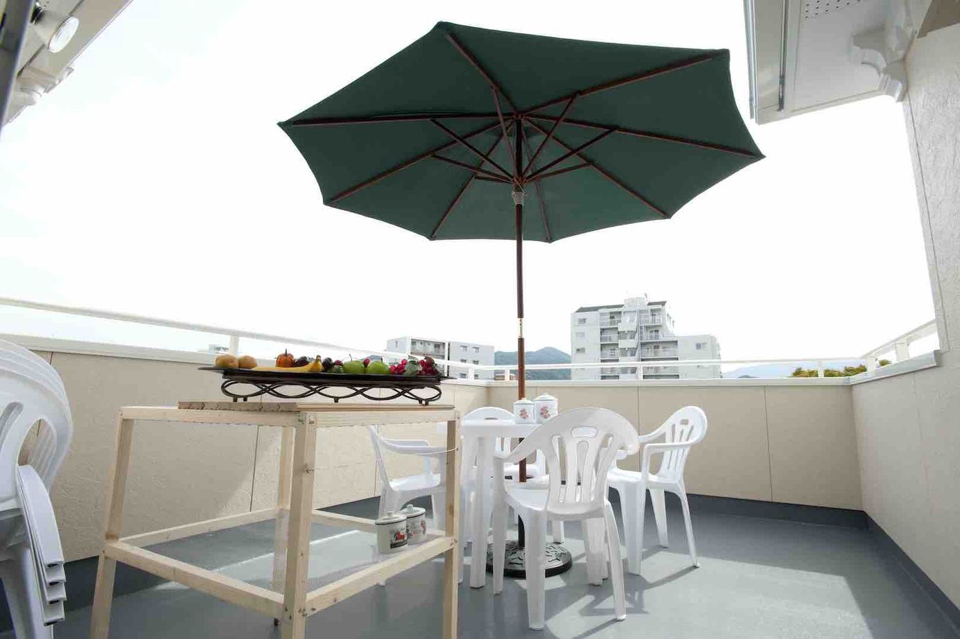 セルコホーム 【3階建て|店舗併用】大型バルコニー、パティオ、シアタールームを設置、優雅な時を過ごせる二世帯住宅の建築実例画像10