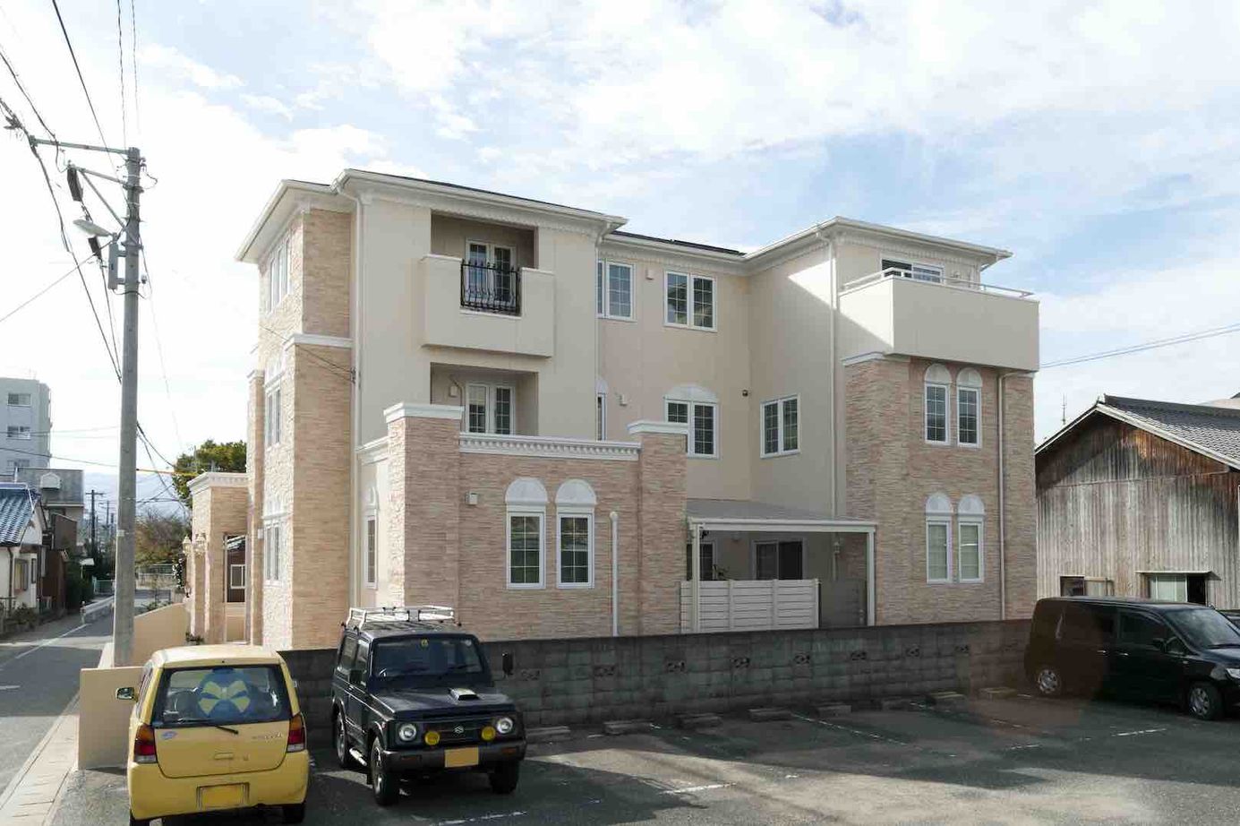 セルコホーム 【3階建て|店舗併用】大型バルコニー、パティオ、シアタールームを設置、優雅な時を過ごせる二世帯住宅の建築実例画像11