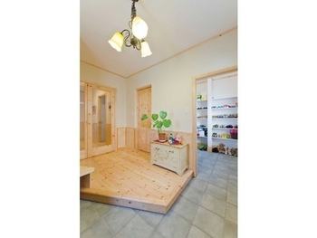 セルコホーム 【自然素材|ウッドデッキ|ドッグラン】木が香る癒しの空間で音楽や愛犬との時間を楽しむカナダ輸入住宅の建築実例画像5