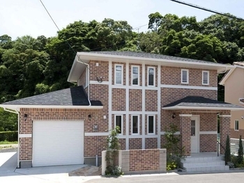 セルコホーム 【ガレージ|書斎】断熱・気密性が高くエアコン1台で快適。愛車をリビングから眺められる趣味と共に過ごす家の建築実例画像1