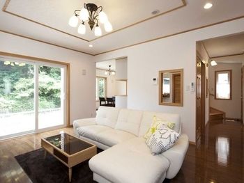 セルコホーム 【ガレージ|書斎】断熱・気密性が高くエアコン1台で快適。愛車をリビングから眺められる趣味と共に過ごす家の建築実例画像2