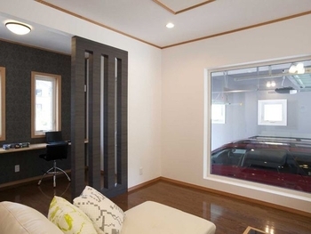 セルコホーム 【ガレージ|書斎】断熱・気密性が高くエアコン1台で快適。愛車をリビングから眺められる趣味と共に過ごす家の建築実例画像5