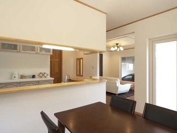 セルコホーム 【ガレージ|書斎】断熱・気密性が高くエアコン1台で快適。愛車をリビングから眺められる趣味と共に過ごす家の建築実例画像6