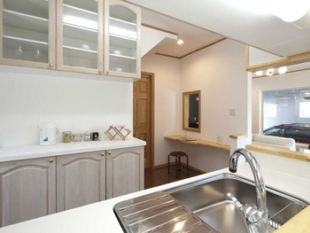 セルコホーム 【ガレージ|書斎】断熱・気密性が高くエアコン1台で快適。愛車をリビングから眺められる趣味と共に過ごす家の建築実例画像7