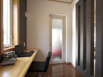 セルコホーム 【ガレージ|書斎】断熱・気密性が高くエアコン1台で快適。愛車をリビングから眺められる趣味と共に過ごす家の建築実例画像9