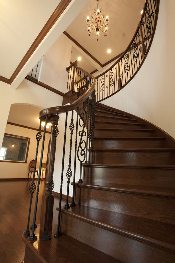 セルコホーム 【60坪台|ビルトインガレージ|吹き抜け】憧れのサーキュラー階段が主役。暮らすほど愛着が深まる優雅な家の建築実例画像2