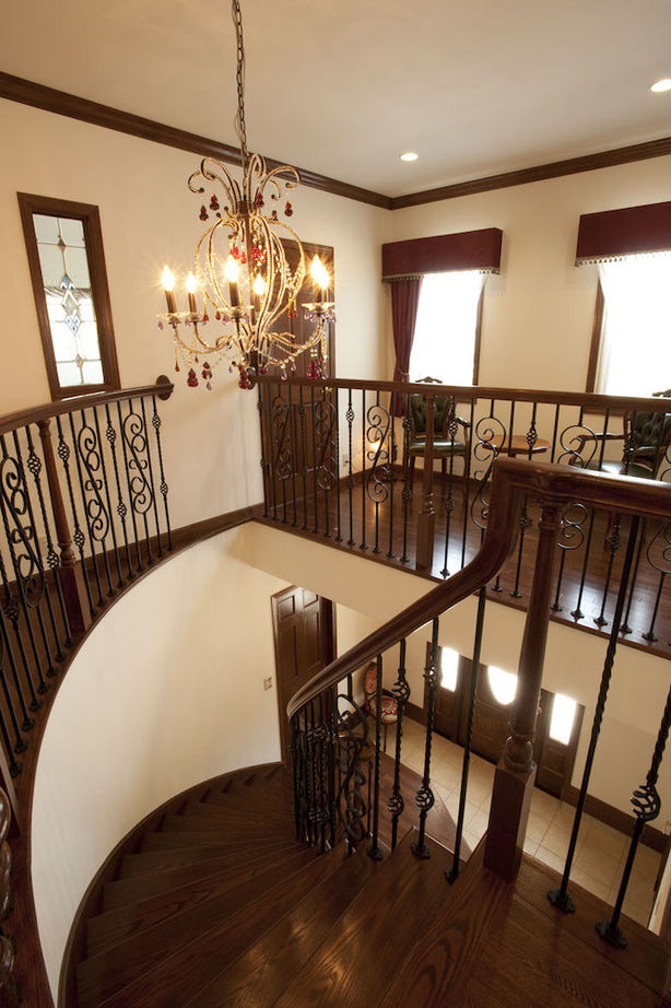 セルコホーム 【60坪台|ビルトインガレージ|吹き抜け】憧れのサーキュラー階段が主役。暮らすほど愛着が深まる優雅な家の建築実例画像5