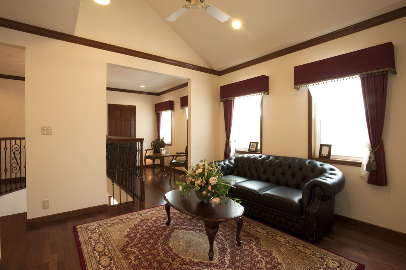 セルコホーム 【60坪台|ビルトインガレージ|吹き抜け】憧れのサーキュラー階段が主役。暮らすほど愛着が深まる優雅な家の建築実例画像7