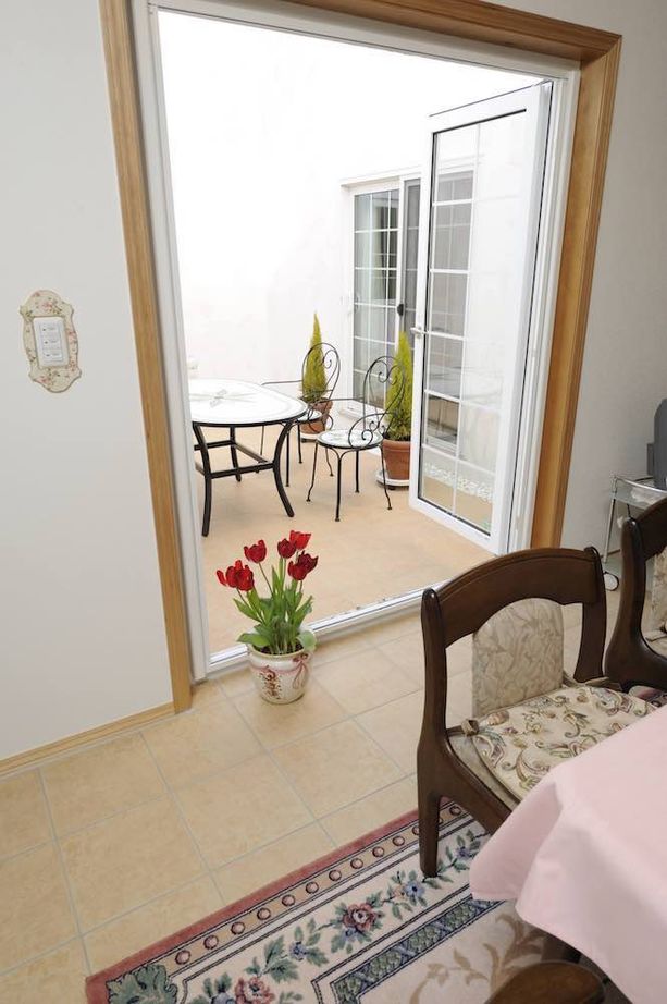 セルコホーム 【80坪台|輸入住宅】光と風をたっぷり取り込む、開放感とプライバシーを両立したパティオのある住まいの建築実例画像8