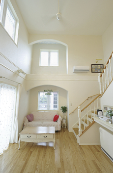 セルコホーム 【40坪台|吹き抜け|高気密】高窓から溢れる自然光が家族を包み込む、どこにいても家族を感じられる住まいの建築実例画像2