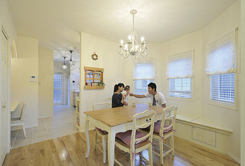 セルコホーム 【40坪台|吹き抜け|高気密】高窓から溢れる自然光が家族を包み込む、どこにいても家族を感じられる住まいの建築実例画像3