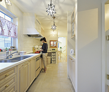 セルコホーム 【40坪台|吹き抜け|高気密】高窓から溢れる自然光が家族を包み込む、どこにいても家族を感じられる住まいの建築実例画像4