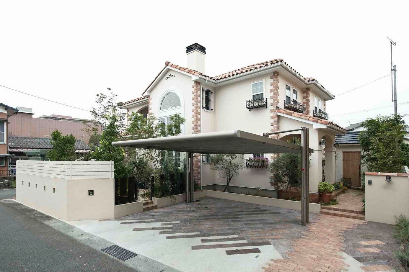 セルコホーム 【50坪台|輸入住宅|暖炉|吹き抜け】木の香りと自然光に包まれる開放的な空間で過ごす、プロヴァンス風の家の建築実例画像1