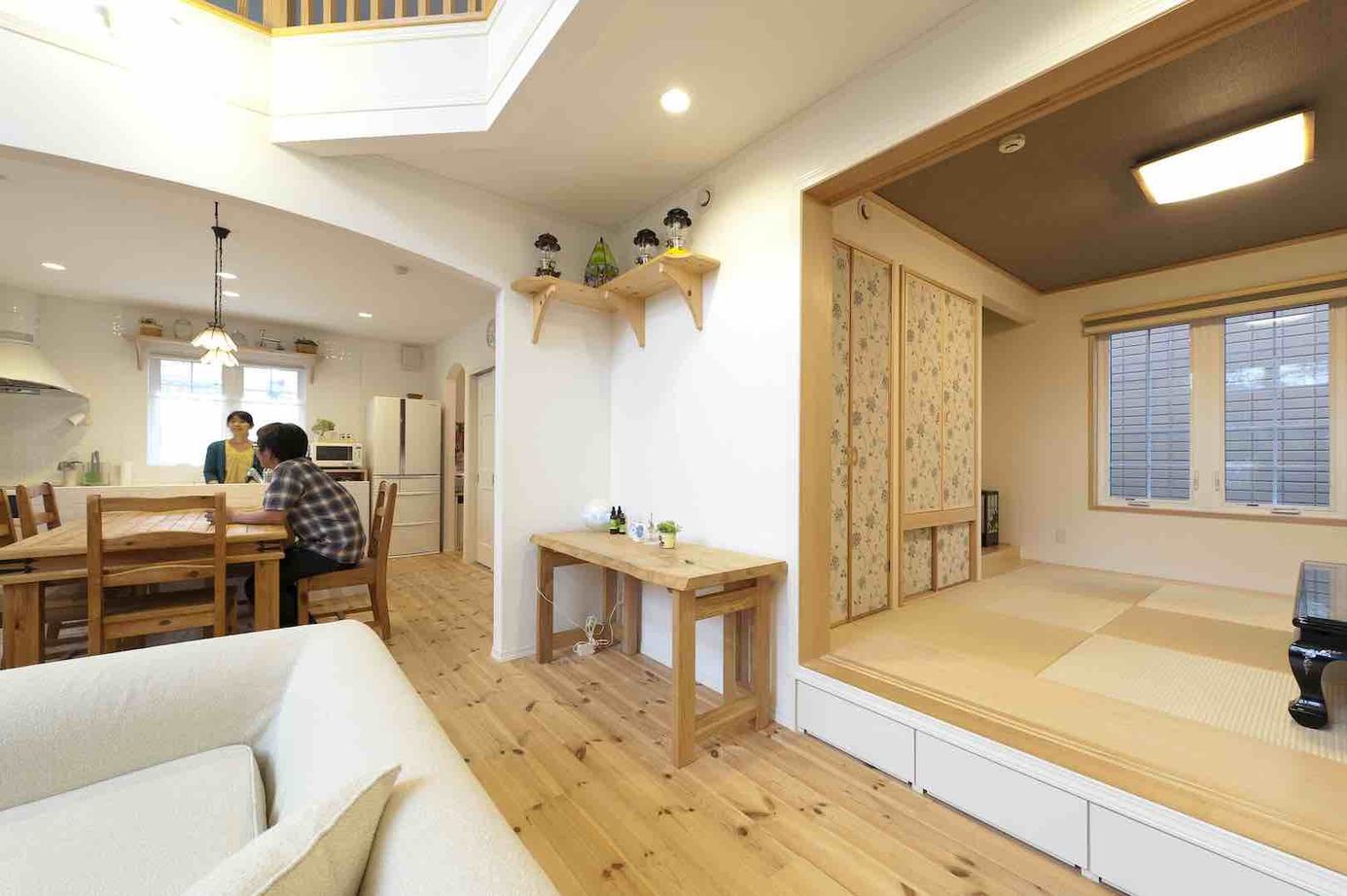 セルコホーム 【50坪台|輸入住宅|暖炉|吹き抜け】木の香りと自然光に包まれる開放的な空間で過ごす、プロヴァンス風の家の建築実例画像5