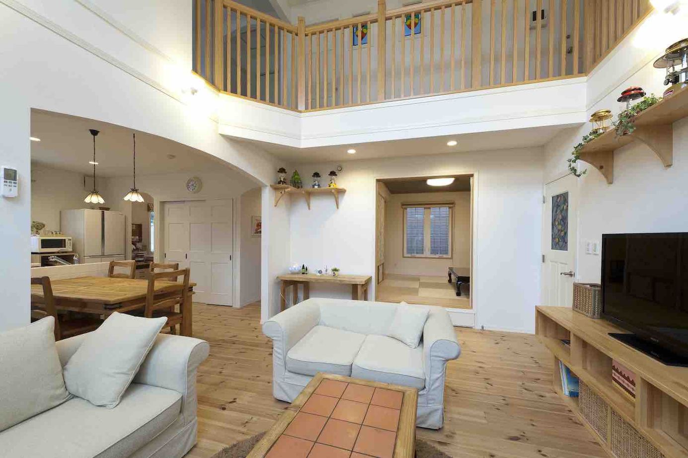 セルコホーム 【50坪台|輸入住宅|暖炉|吹き抜け】木の香りと自然光に包まれる開放的な空間で過ごす、プロヴァンス風の家の建築実例画像9