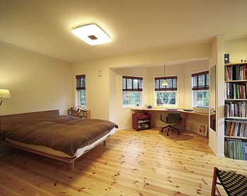 セルコホーム 【30坪台|アトリエ】レンガの外観で経年変化を楽しむ。木の香りが迎えてくれる、暖かなエコハウスの建築実例画像5