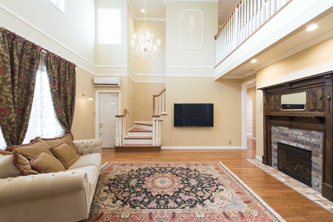 セルコホーム 【50坪台|店舗併用】リビング全体が吹き抜けで開放感溢れる豊かな空間。伝統的ジョージアンスタイルの家の建築実例画像12