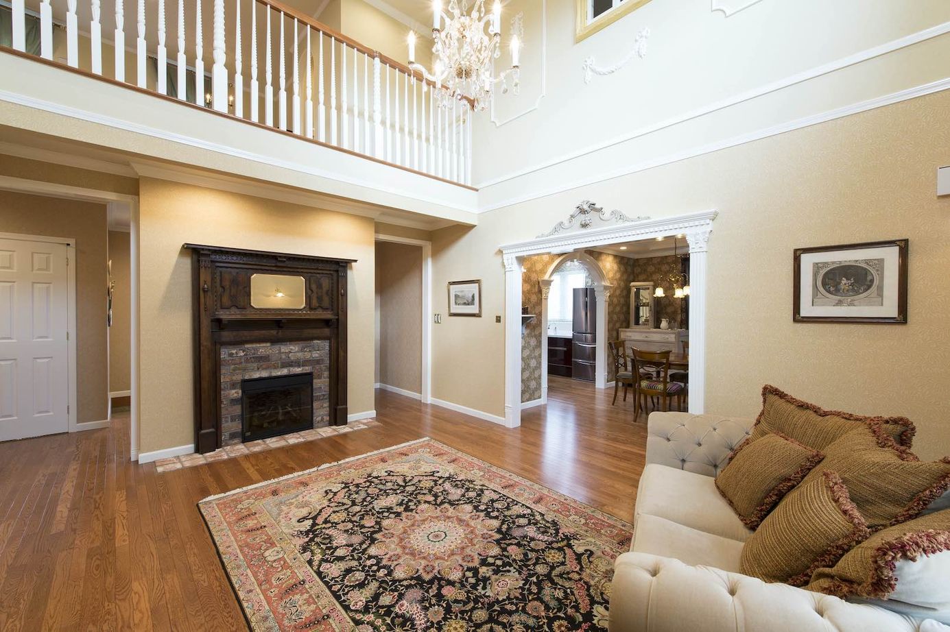 セルコホーム 【50坪台|店舗併用】リビング全体が吹き抜けで開放感溢れる豊かな空間。伝統的ジョージアンスタイルの家の建築実例画像13