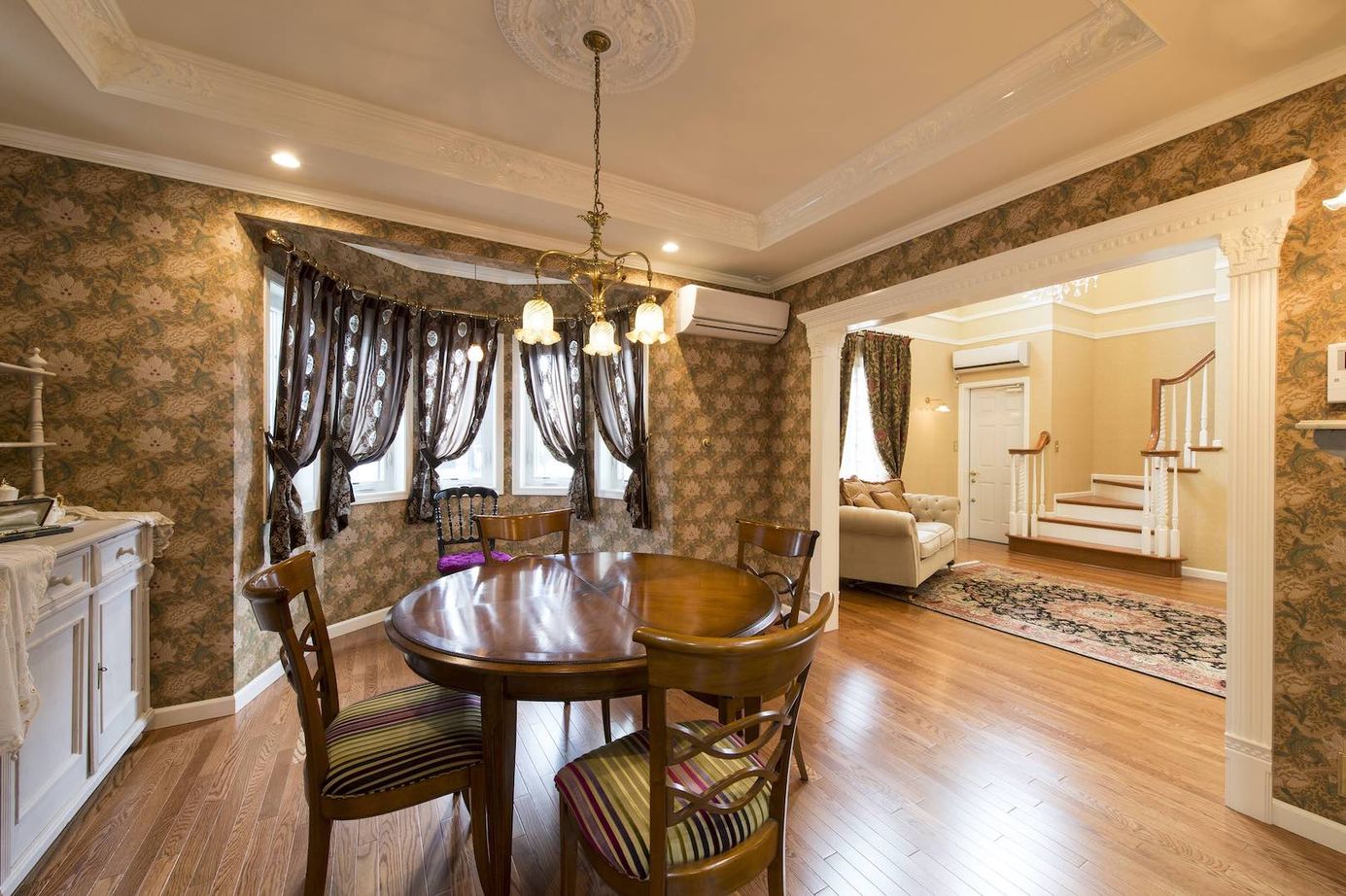 セルコホーム 【50坪台|店舗併用】リビング全体が吹き抜けで開放感溢れる豊かな空間。伝統的ジョージアンスタイルの家の建築実例画像14