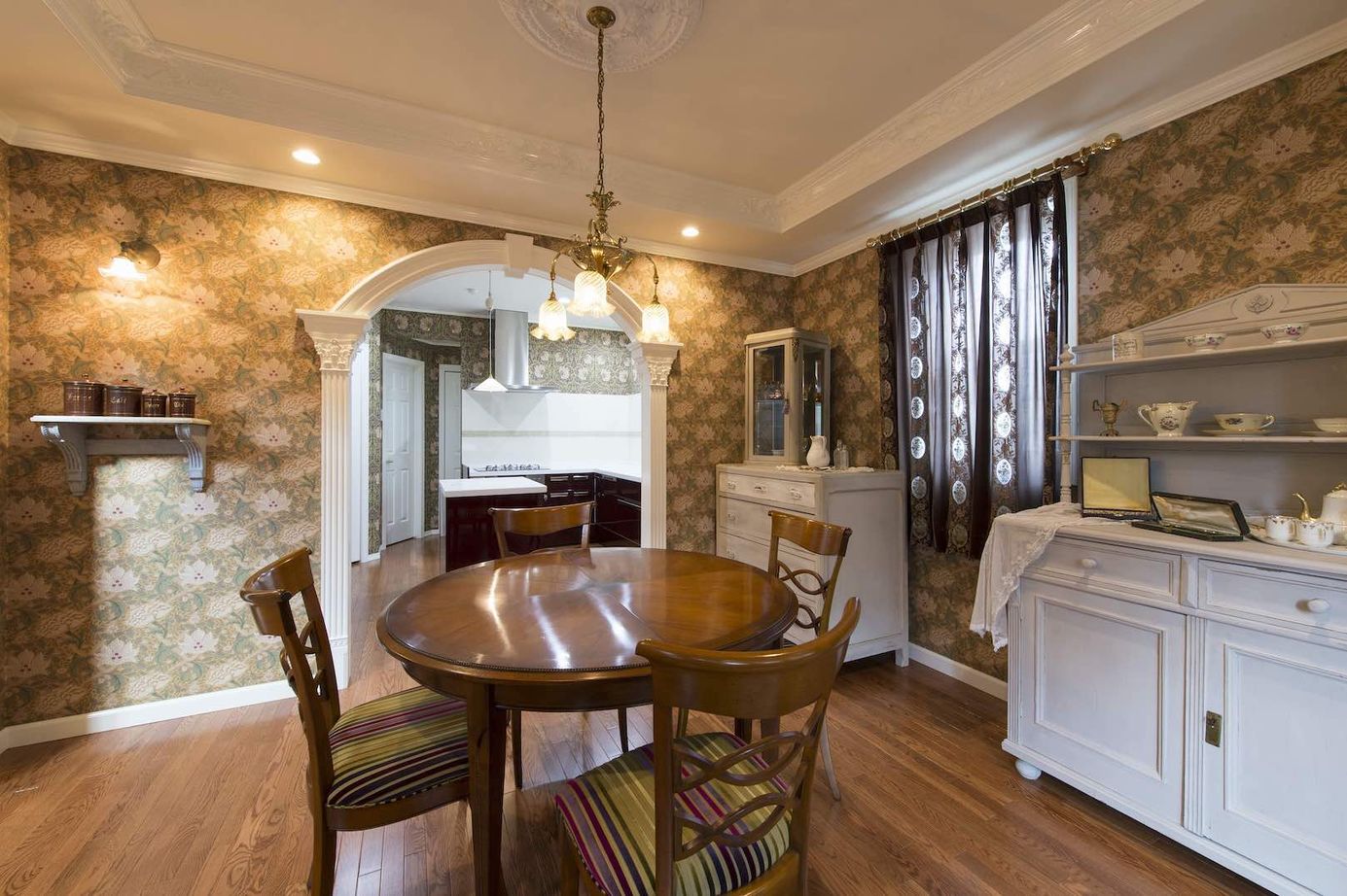 セルコホーム 【50坪台|店舗併用】リビング全体が吹き抜けで開放感溢れる豊かな空間。伝統的ジョージアンスタイルの家の建築実例画像15