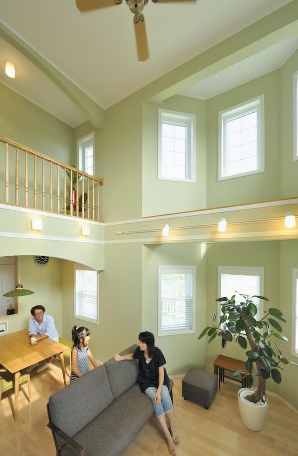 セルコホーム 【40坪台|ビルトインガレージ】オープンキッチンで家族の会話も弾む。家事ラク動線が魅力のイギリス風の家の建築実例画像2