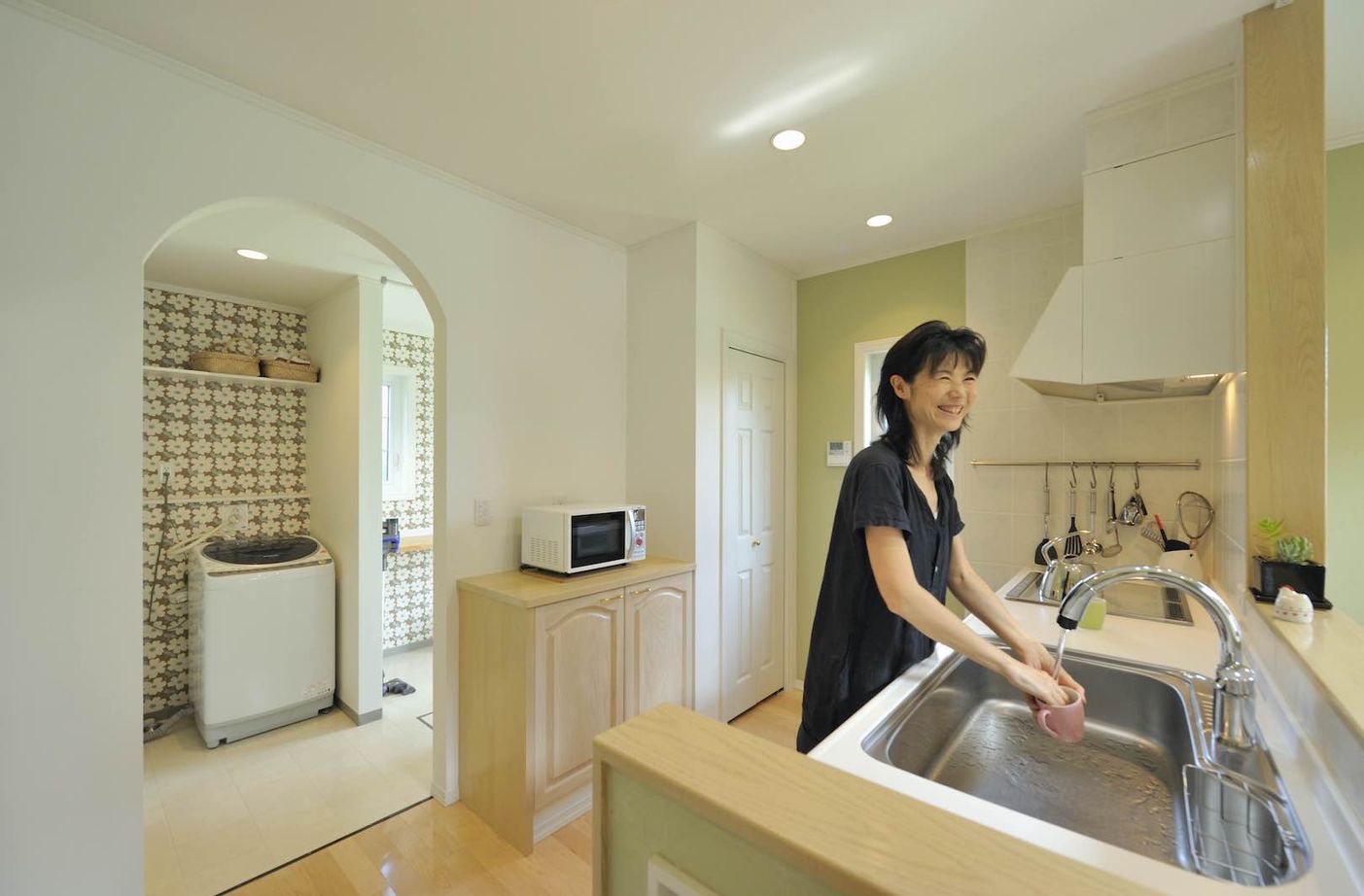 セルコホーム 【40坪台|ビルトインガレージ】オープンキッチンで家族の会話も弾む。家事ラク動線が魅力のイギリス風の家の建築実例画像4