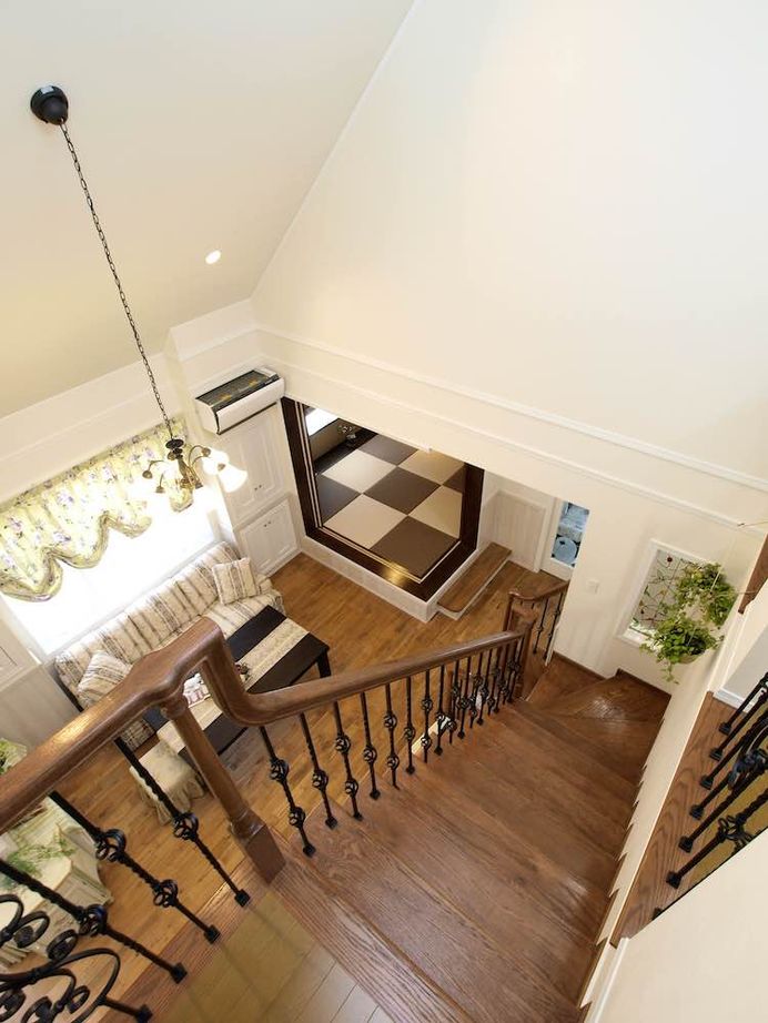 セルコホーム 【30坪台|太陽光発電】吹き抜けリビングが開放感を演出。憧れの映画の世界観を取り入れた、美しい外観の家の建築実例画像5