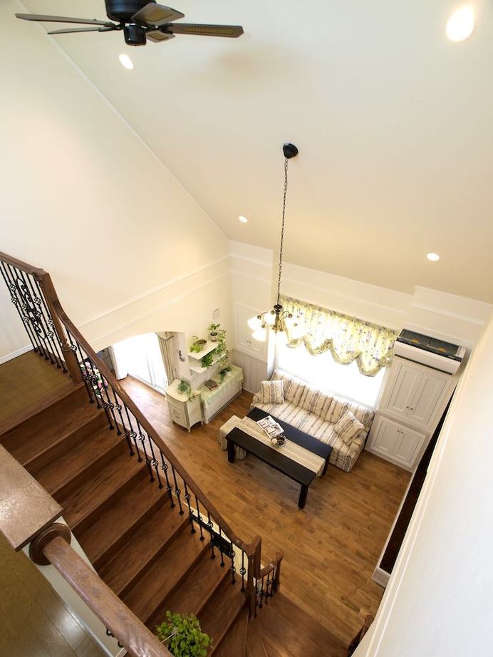 セルコホーム 【30坪台|太陽光発電】吹き抜けリビングが開放感を演出。憧れの映画の世界観を取り入れた、美しい外観の家の建築実例画像10