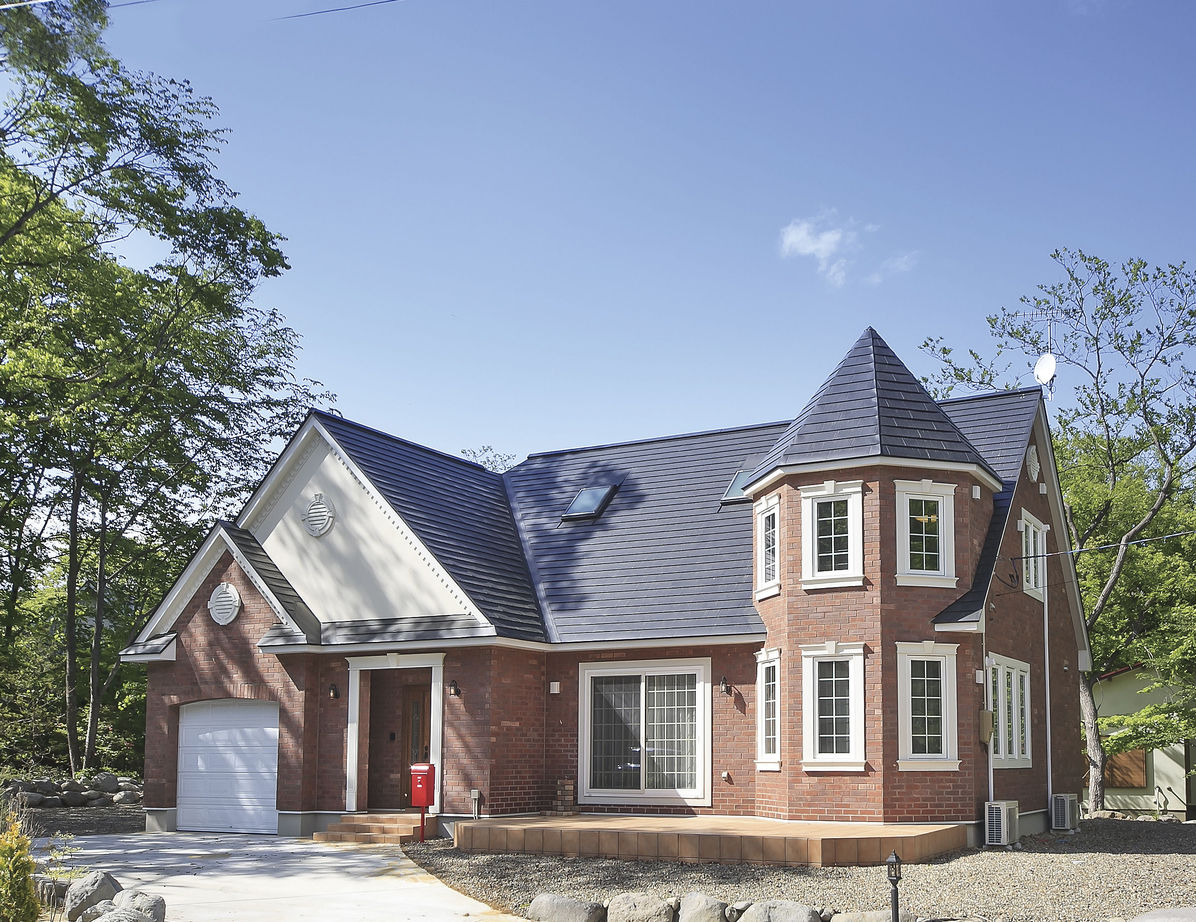 セルコホーム 【50坪台|間取り|ビルトインガレージ】2階まで伸びやかに繋がる大空間が開放的なリゾート風の住まいの建築実例画像1