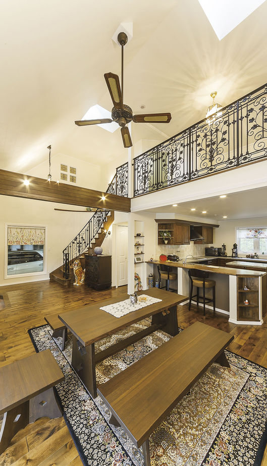 セルコホーム 【50坪台|間取り|ビルトインガレージ】2階まで伸びやかに繋がる大空間が開放的なリゾート風の住まいの建築実例画像2