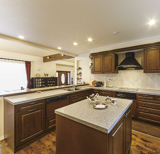 セルコホーム 【50坪台|間取り|ビルトインガレージ】2階まで伸びやかに繋がる大空間が開放的なリゾート風の住まいの建築実例画像5