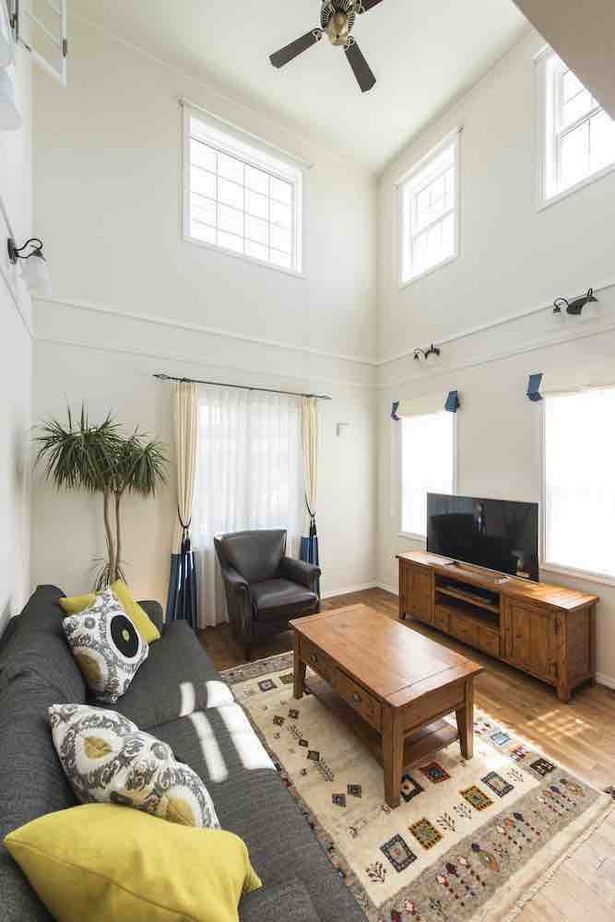 セルコホーム 【50坪台|吹き抜け|ビルトインガレージ】遊び心と心地よさが同居するアメリカ西海岸風のガレージハウスの建築実例画像2