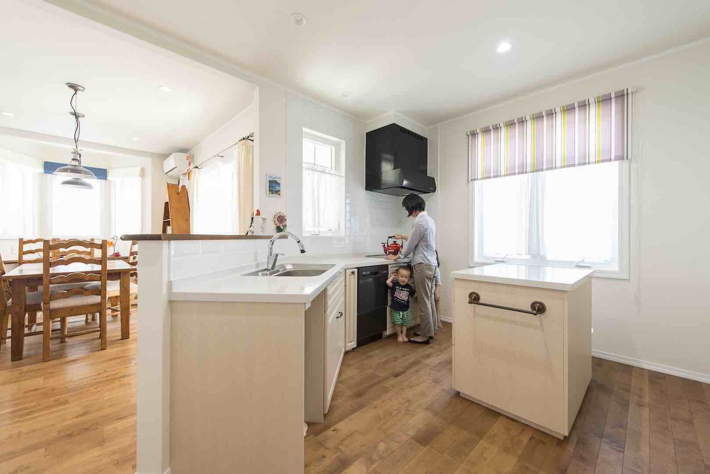 セルコホーム 【50坪台|吹き抜け|ビルトインガレージ】遊び心と心地よさが同居するアメリカ西海岸風のガレージハウスの建築実例画像5