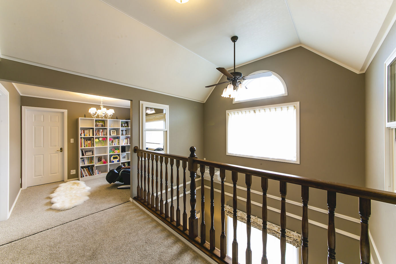 セルコホーム 【50坪台|間取り|吹き抜け】毎日がホテル住まいをテーマにシンプルで暮らしやすいインナーガレージハウスの建築実例画像5