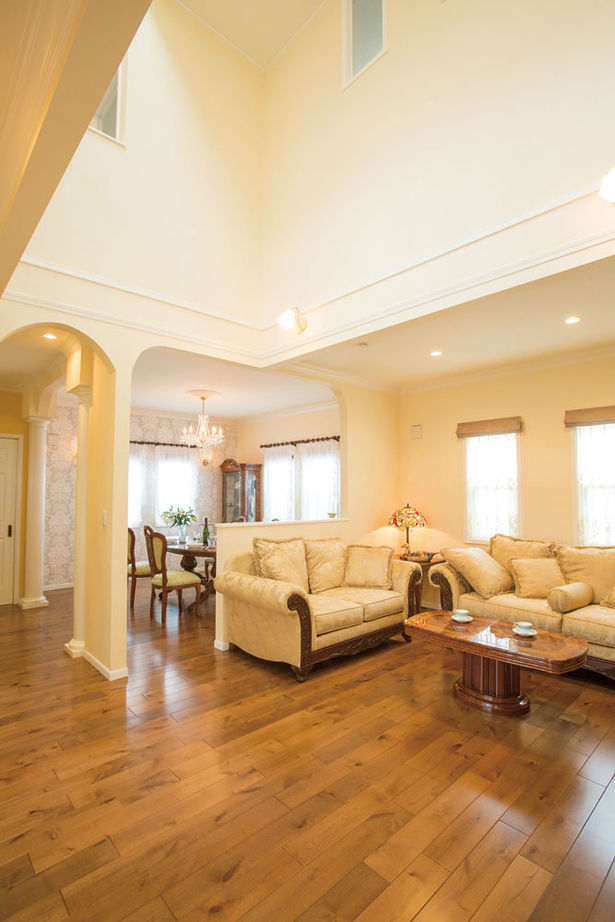 セルコホーム 【50坪台|間取り|ビルトインガレージ|中庭】ゴージャスなホテルを思わせる優美で瀟洒な住まいの建築実例画像2