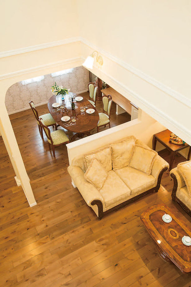 セルコホーム 【50坪台|間取り|ビルトインガレージ|中庭】ゴージャスなホテルを思わせる優美で瀟洒な住まいの建築実例画像3