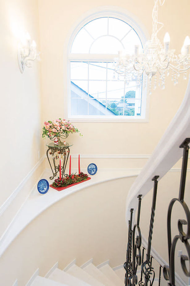 セルコホーム 【50坪台|間取り|ビルトインガレージ|中庭】ゴージャスなホテルを思わせる優美で瀟洒な住まいの建築実例画像8