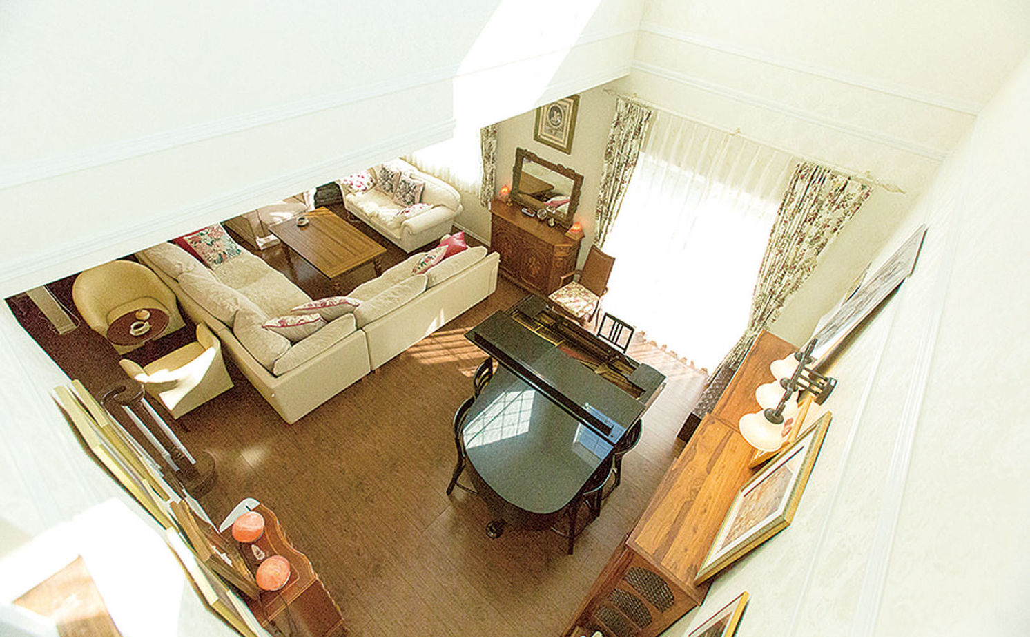 セルコホーム 【50坪台|間取り】吹き抜けのある大空間リビングでグランドピアノの音色が響く、優雅で開放的な住まいの建築実例画像5