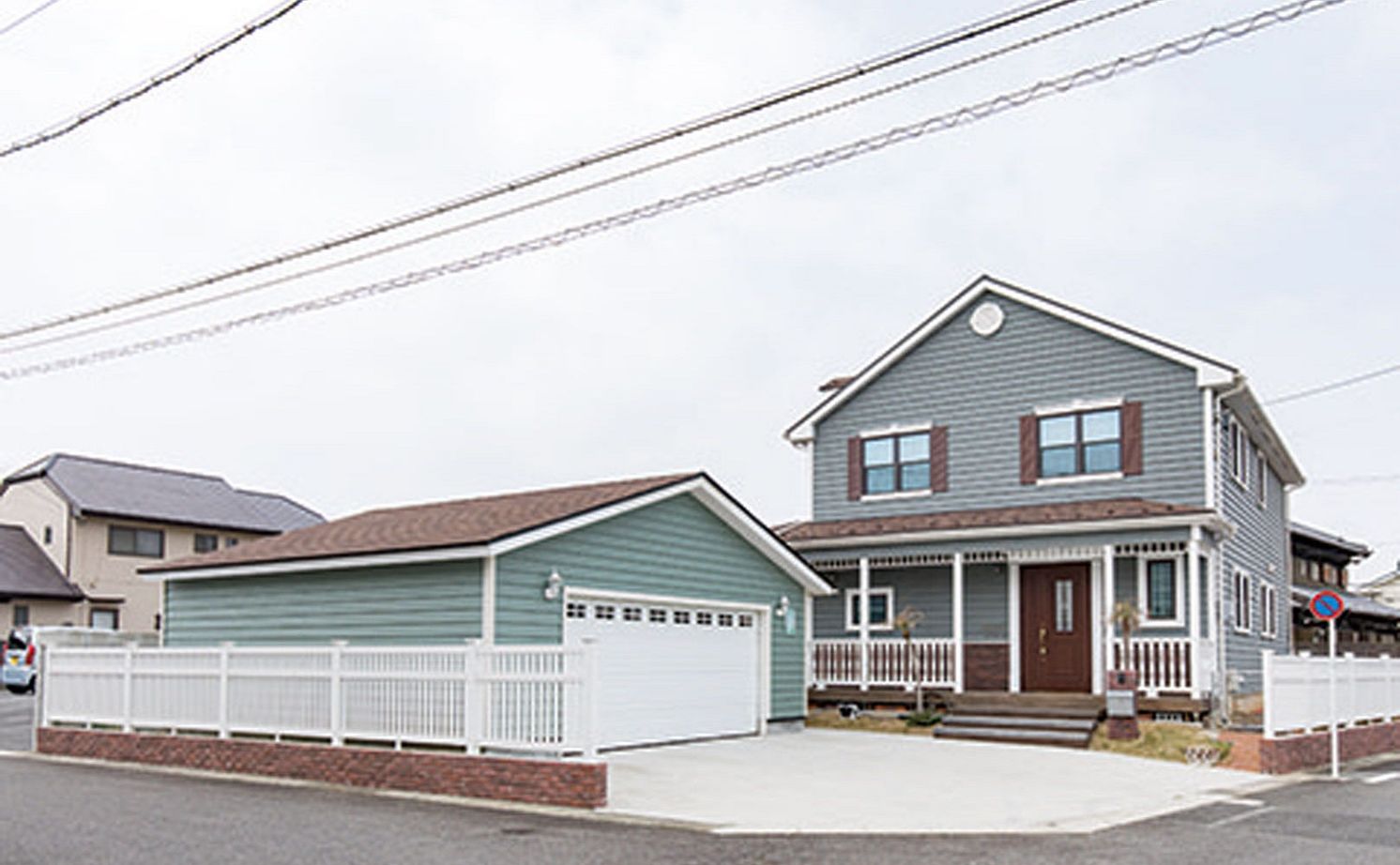 セルコホーム 【40坪台|間取り|ガレージ|吹き抜け】明るく開放的なLDKに家族が集まる。憧れのアーリーアメリカンの住まいの建築実例画像1