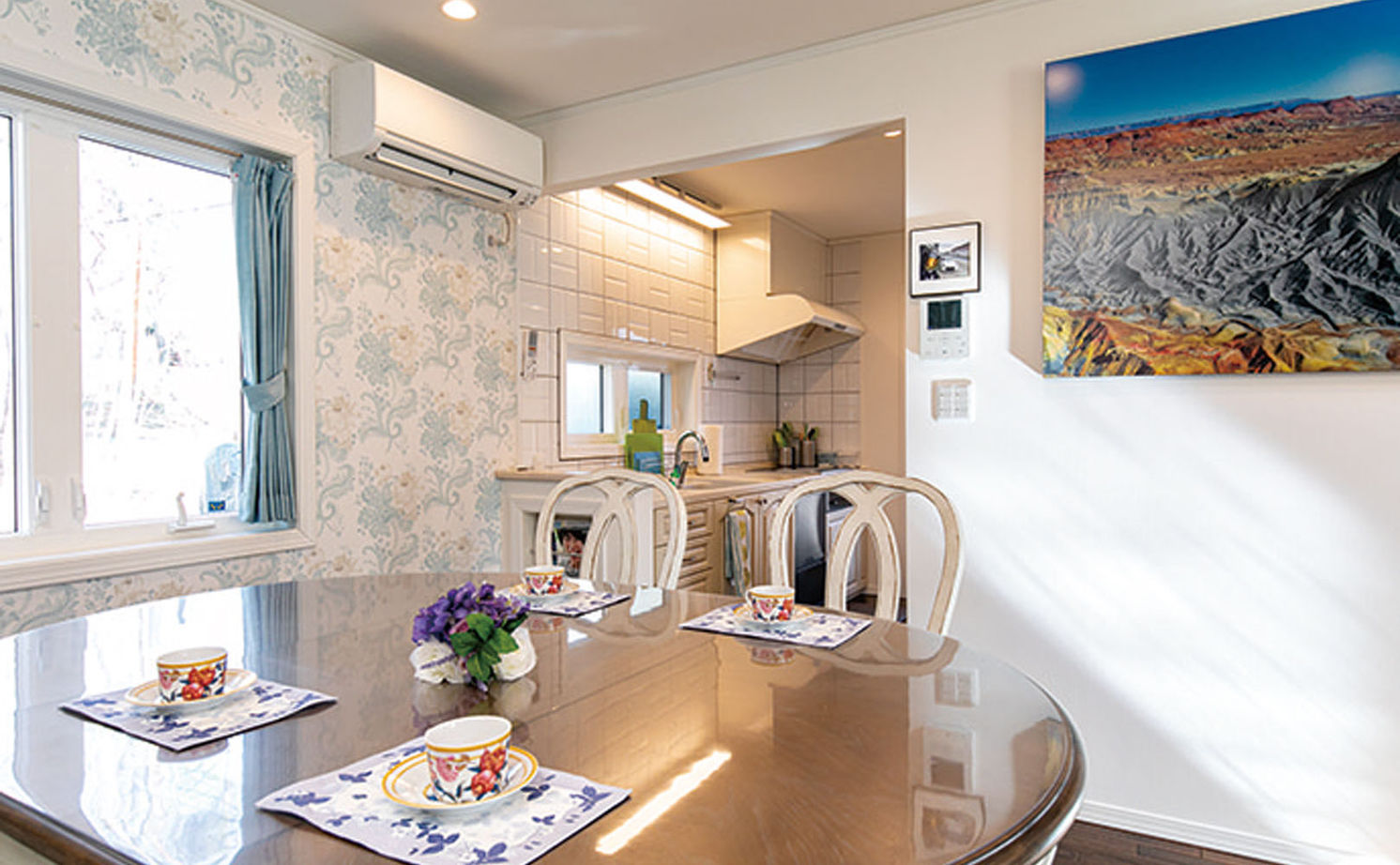 セルコホーム 【50坪台|間取り|ビルトインガレージ|吹き抜け】大自然の借景を取り込む。海外の高原リゾートのような家の建築実例画像9