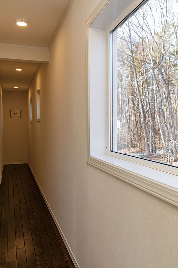 セルコホーム 【50坪台|間取り|ビルトインガレージ|吹き抜け】大自然の借景を取り込む。海外の高原リゾートのような家の建築実例画像15