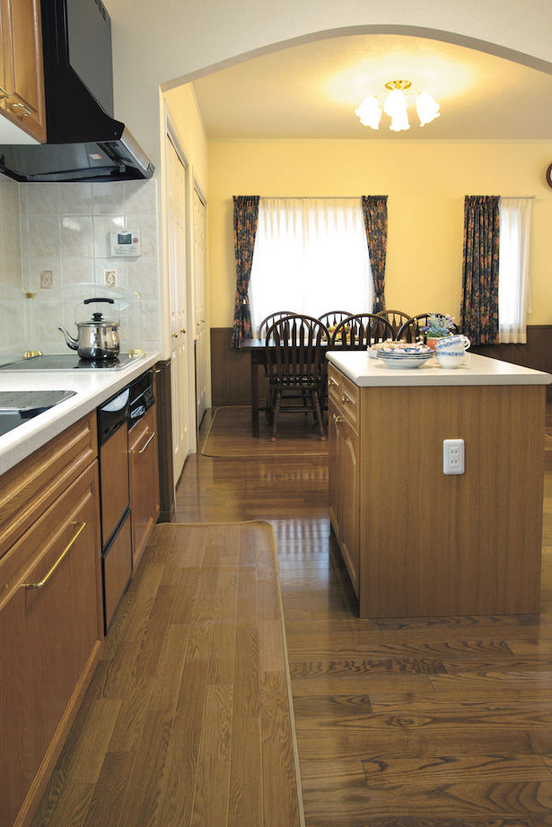 セルコホーム 【50坪台|間取り|三世帯住宅】三世帯それぞれが快適に暮らす、家事ラク＋回遊動線に配慮した洋風の住まいの建築実例画像2