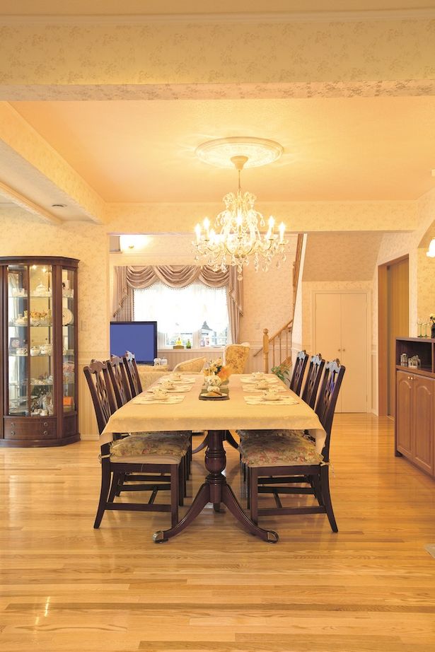 セルコホーム 【50坪台|間取り|吹き抜け】シャンデリアが良く映える、ヨーロピアンテイストの上質な住まいの建築実例画像3