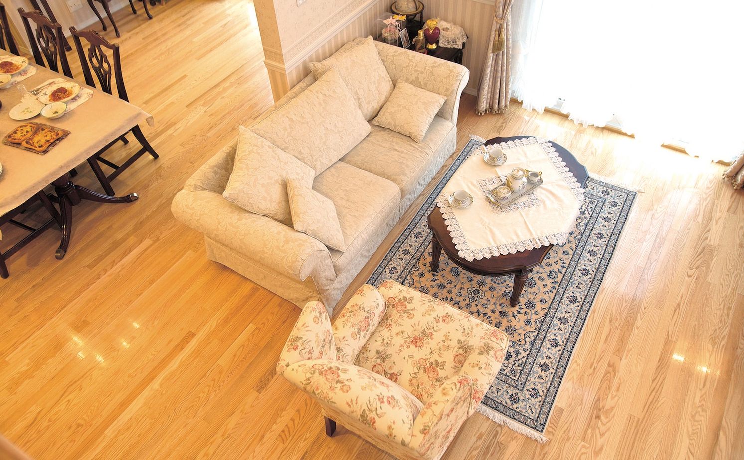 セルコホーム 【50坪台|間取り|吹き抜け】シャンデリアが良く映える、ヨーロピアンテイストの上質な住まいの建築実例画像8