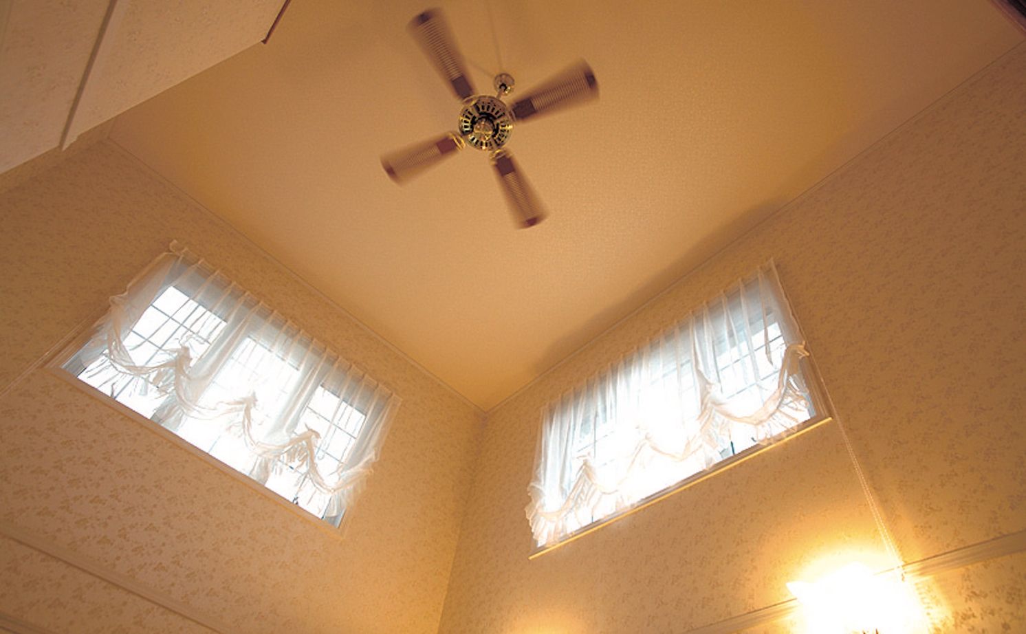 セルコホーム 【50坪台|間取り|吹き抜け】シャンデリアが良く映える、ヨーロピアンテイストの上質な住まいの建築実例画像9