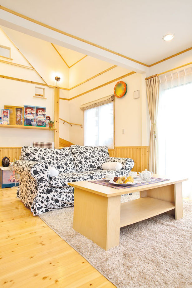 セルコホーム 【40坪台|間取り】たっぷりの無垢材で温もりを感じる。「レンガの外壁と大きな三角屋根」の夢を叶えた家の建築実例画像2