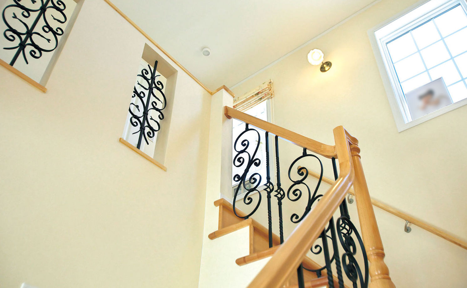 セルコホーム 【40坪台|間取り|収納充実】憧れの大きなガレージで愛車を楽しむ、アーリーアメリカンテイストの住まいの建築実例画像6