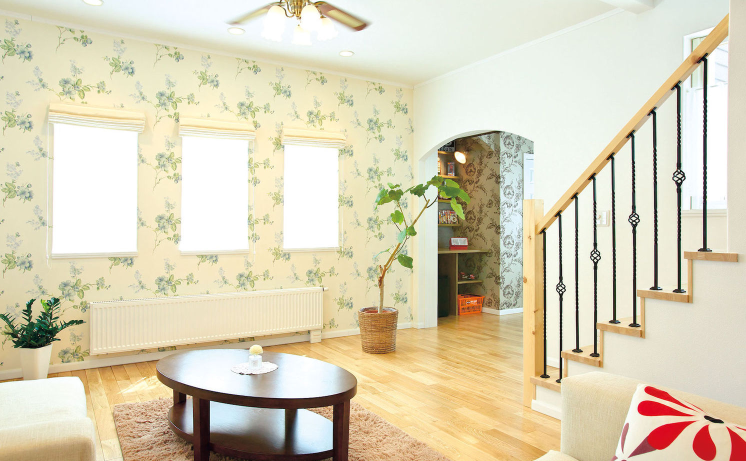 セルコホーム 【30坪台|間取り|無垢材】三角屋根の外観が可愛らしい、中庭でBBQを楽しめるナチュラルな住まいの建築実例画像2