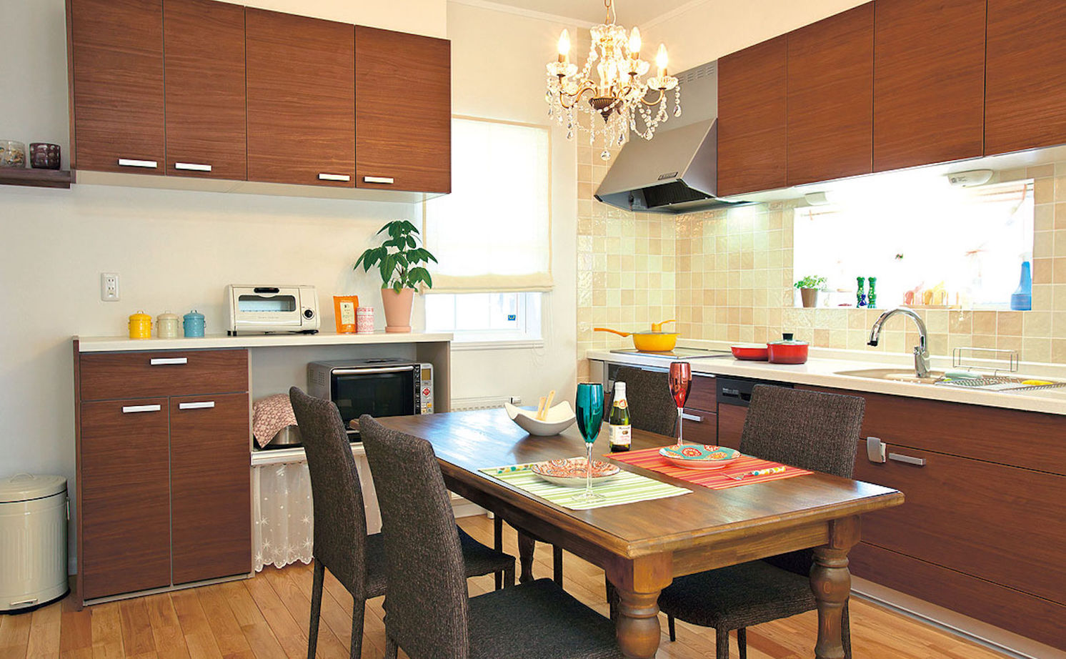 セルコホーム 【30坪台|間取り|無垢材】三角屋根の外観が可愛らしい、中庭でBBQを楽しめるナチュラルな住まいの建築実例画像3